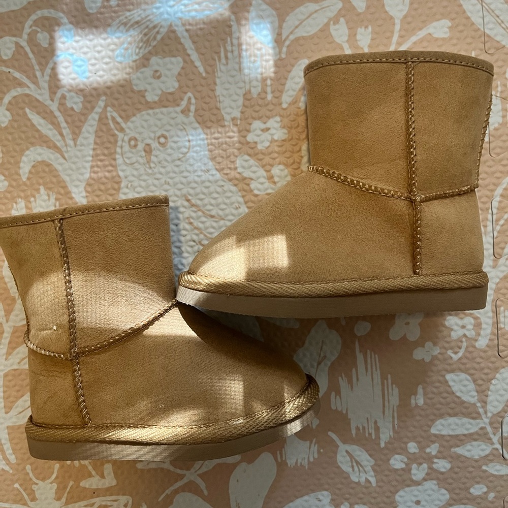 Old Navy size 6 toddler boots